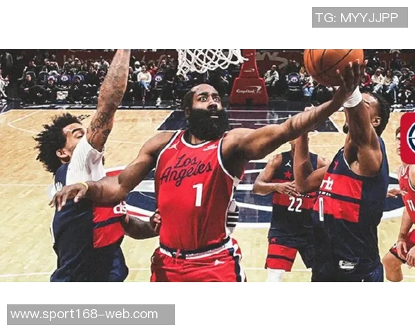 哈登全场表现亮眼贡献20分6板13助3断但7次失误影响球队节奏